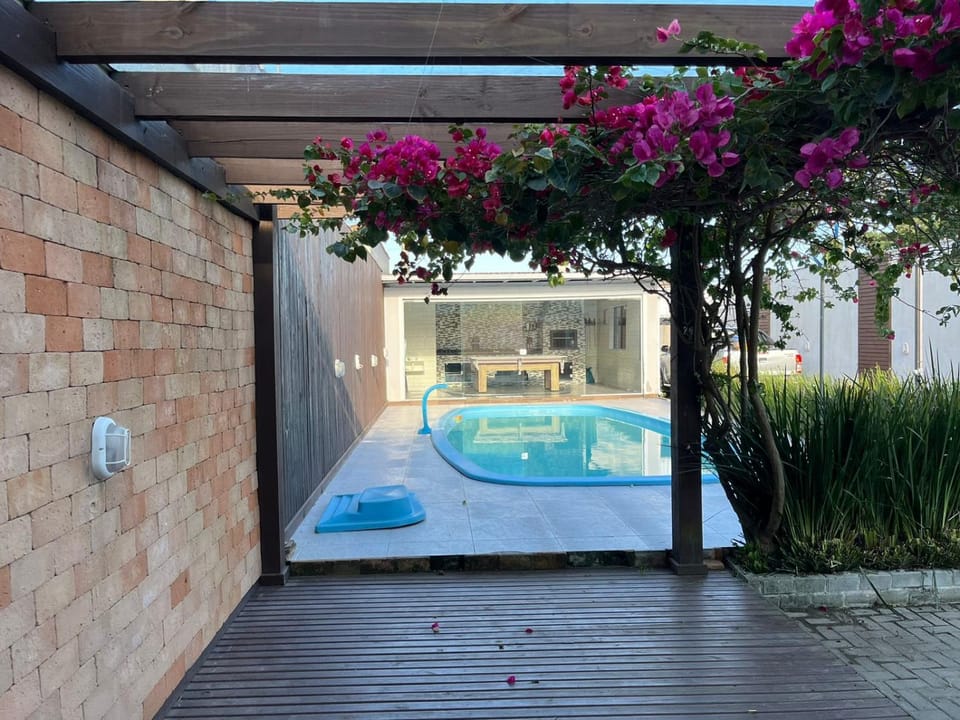 Casa ampla com piscina na Praia do Sonho House in Florianopolis