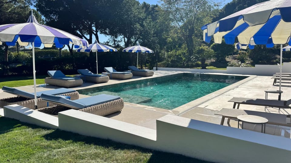 Pool view, Swimming pool, sunbed