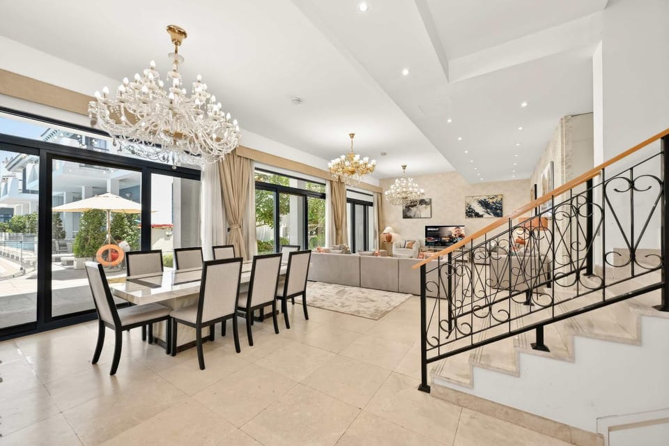 Estatesmen Palm Jumeirah Luxury Family Friendly Villa House in Dubai