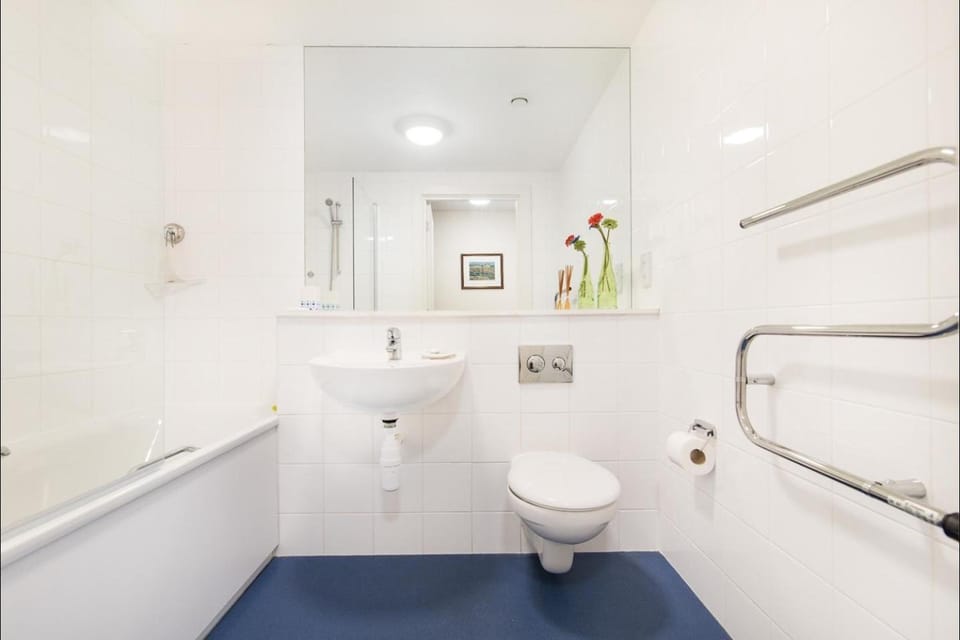 Shower, Toilet, Bathroom, bidet, towels