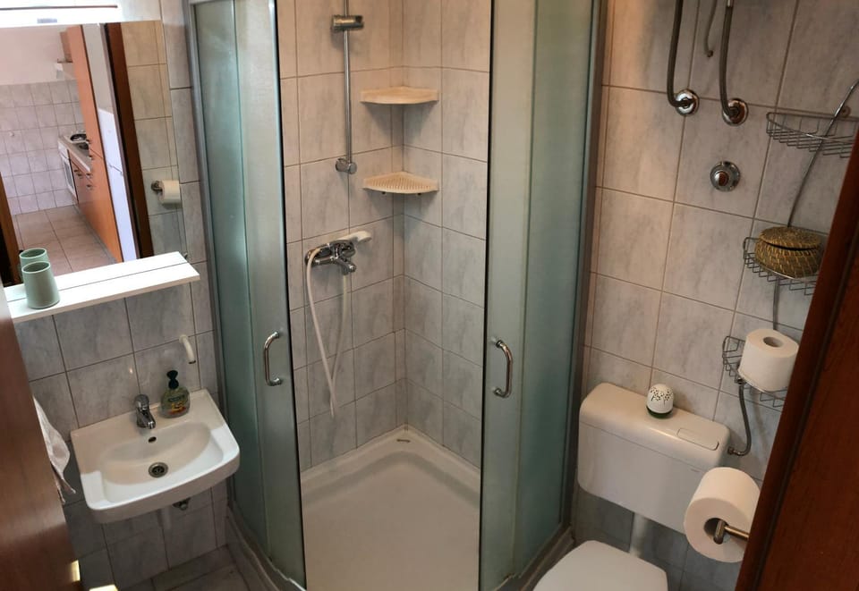 Apartments Mira Apartment in Okrug Gornji