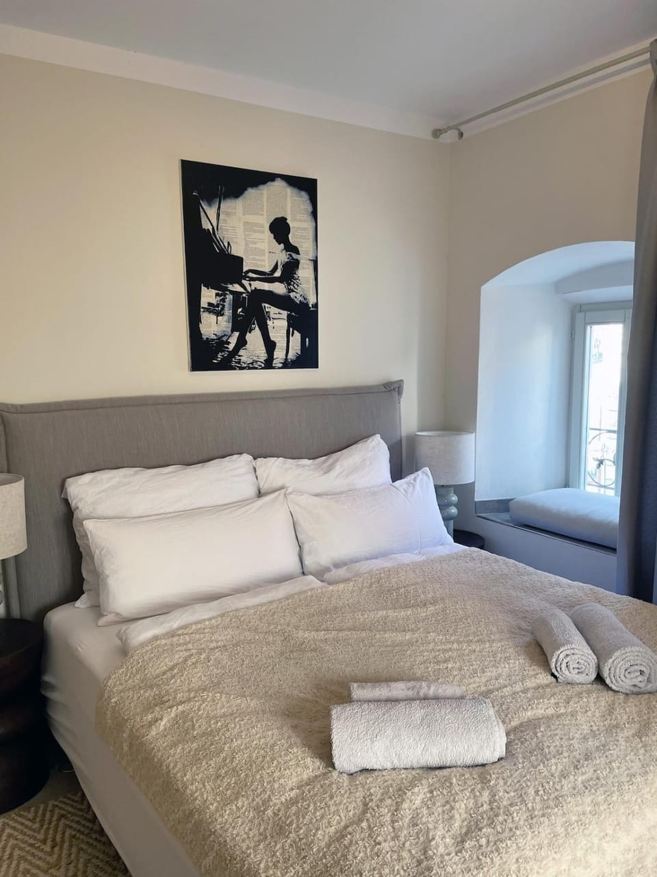 Bed, Photo of the whole room, Bedroom