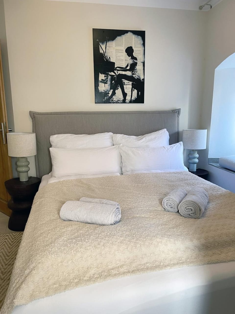 Bed, Photo of the whole room, Bedroom