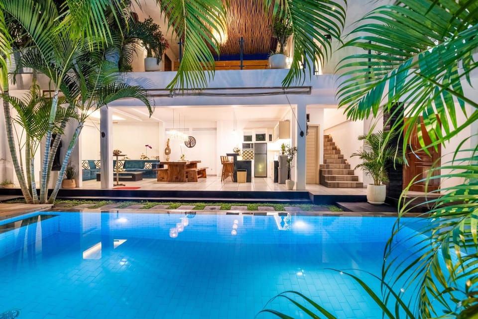 Property building, Living room, Dining area, Swimming pool