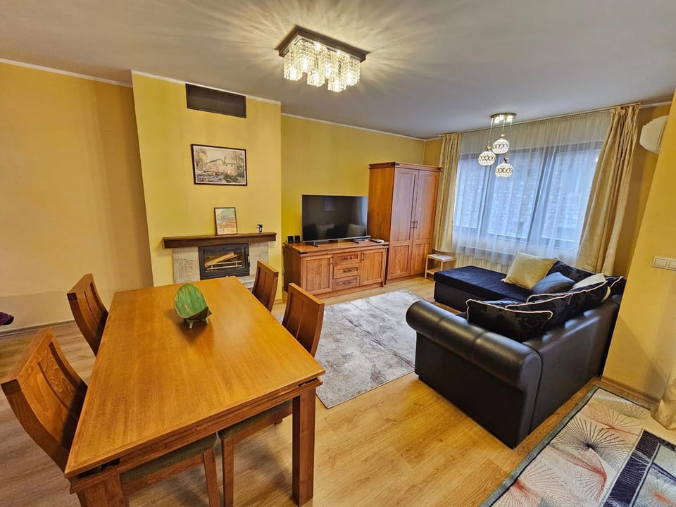 Communal lounge/ TV room, TV and multimedia, Living room, Seating area