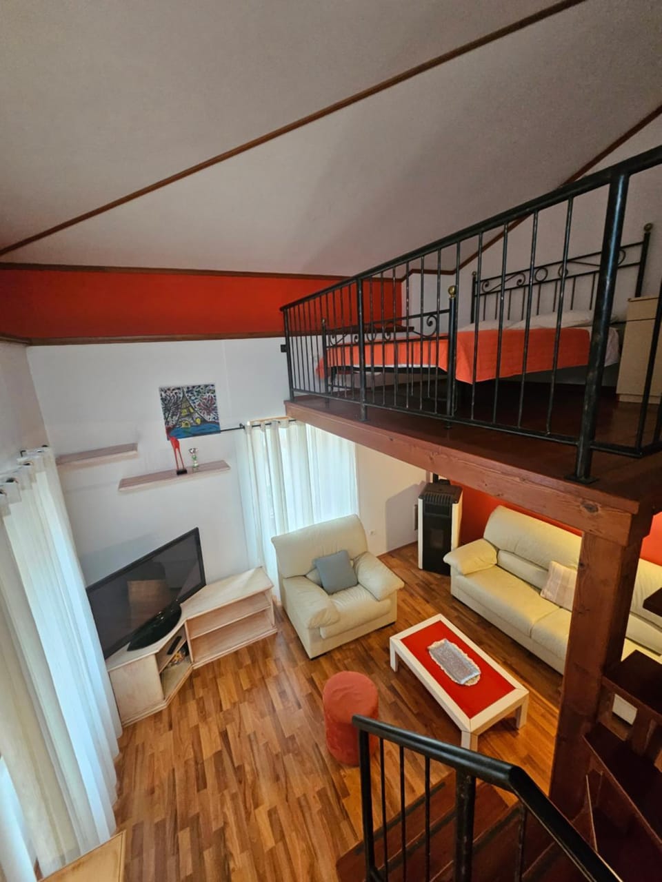 Communal lounge/ TV room, Bed, TV and multimedia, Living room, Photo of the whole room, Seating area, Evening entertainment, Bedroom