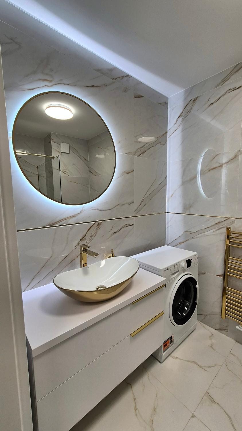 Bathroom, towels