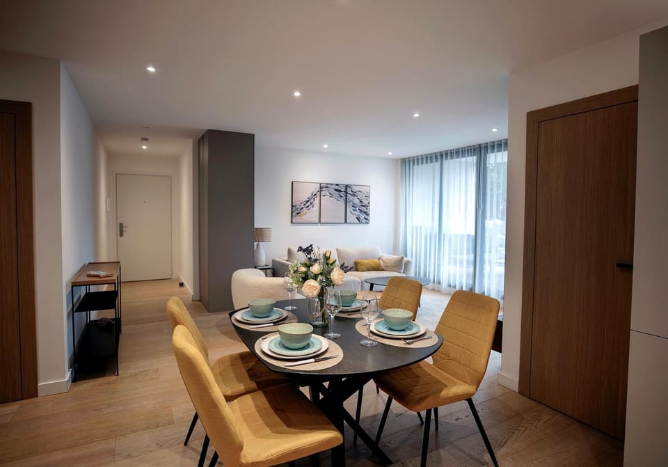 Kitchen or kitchenette, Living room, Seating area, Dining area