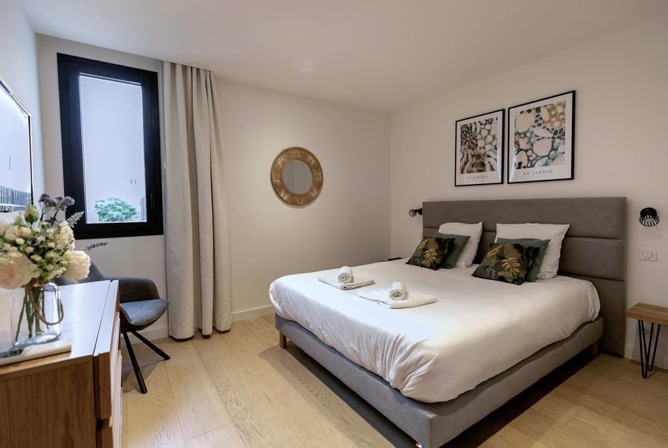 Bed, TV and multimedia, Photo of the whole room, Bedroom, storage, towels