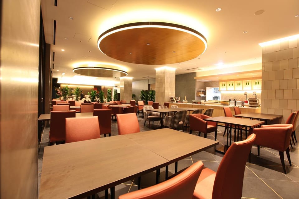 Restaurant/places to eat, Communal lounge/ TV room, Lounge or bar