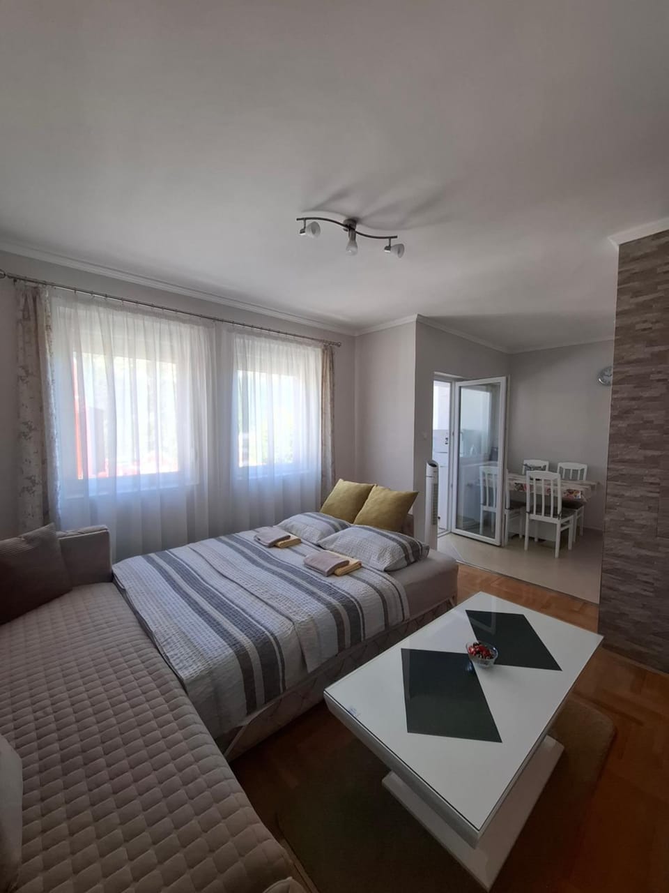 Bed, Photo of the whole room, Bedroom, towels