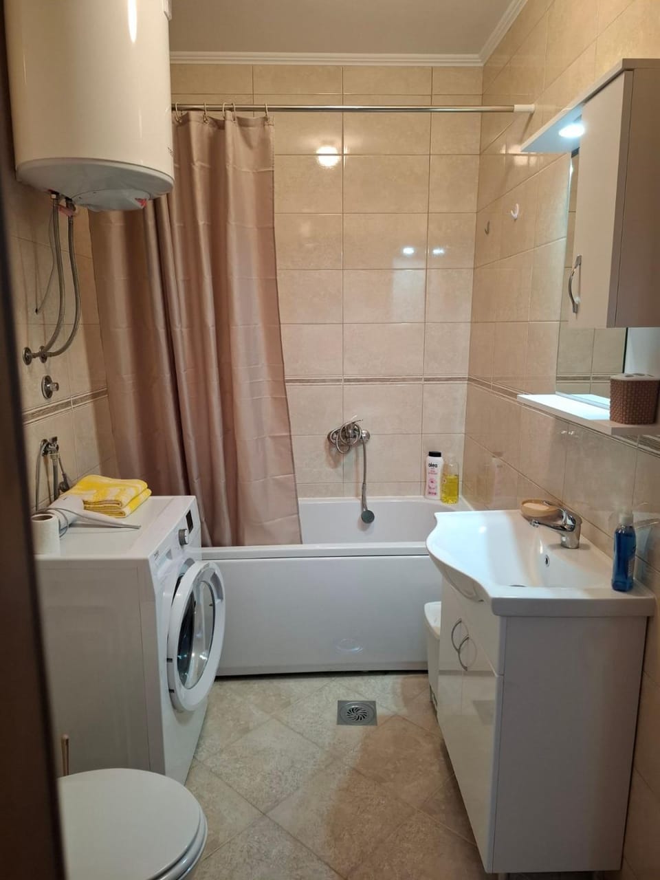 Bathroom, washing machine