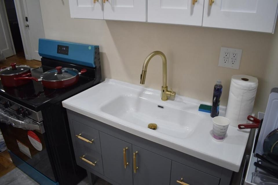 Kitchen or kitchenette