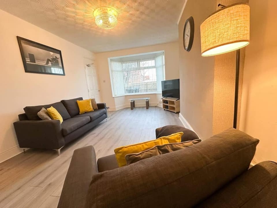 Fleet House by Blue Skies Stays House in Middlesbrough