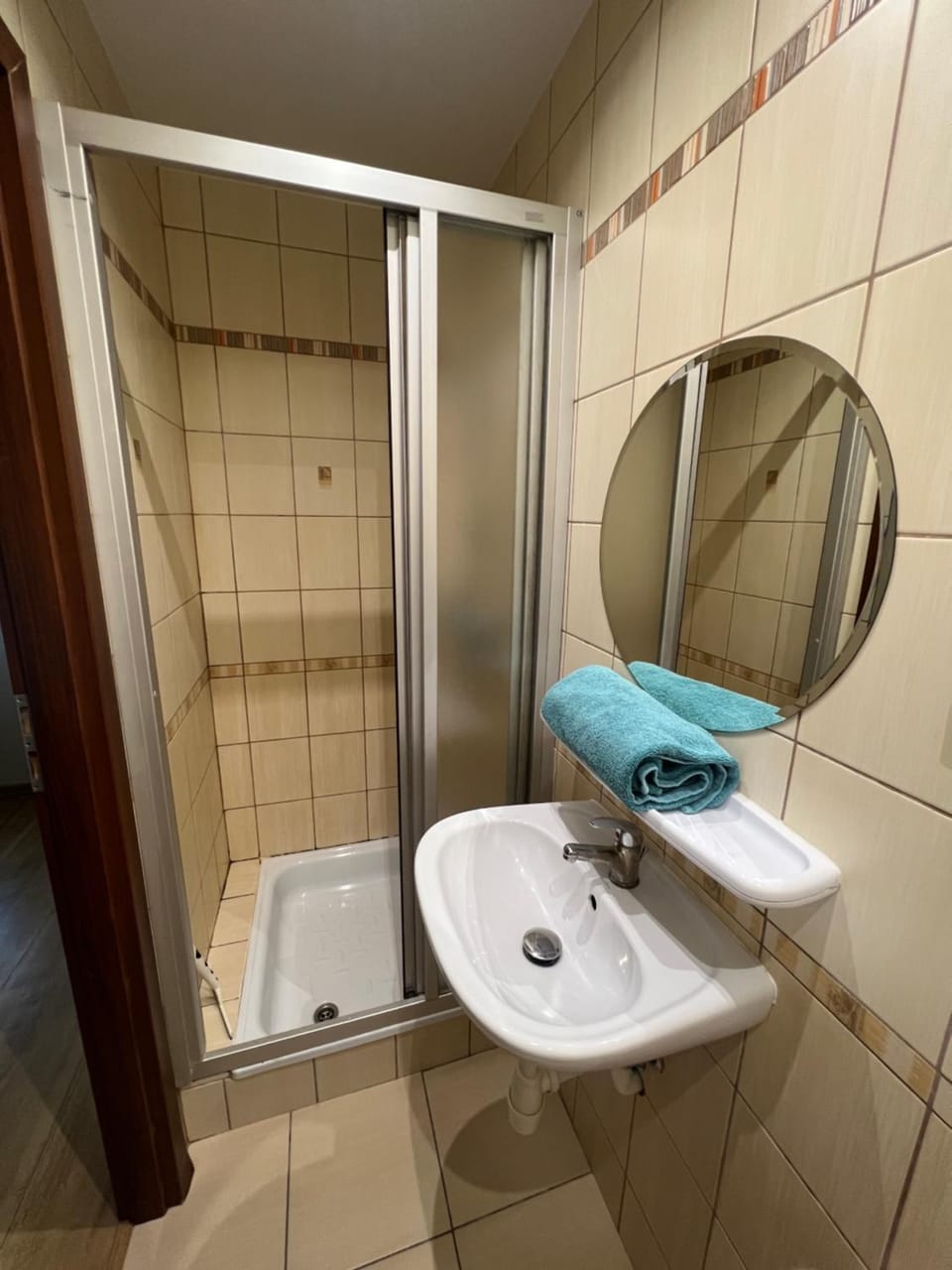 Shower, Toilet, towels