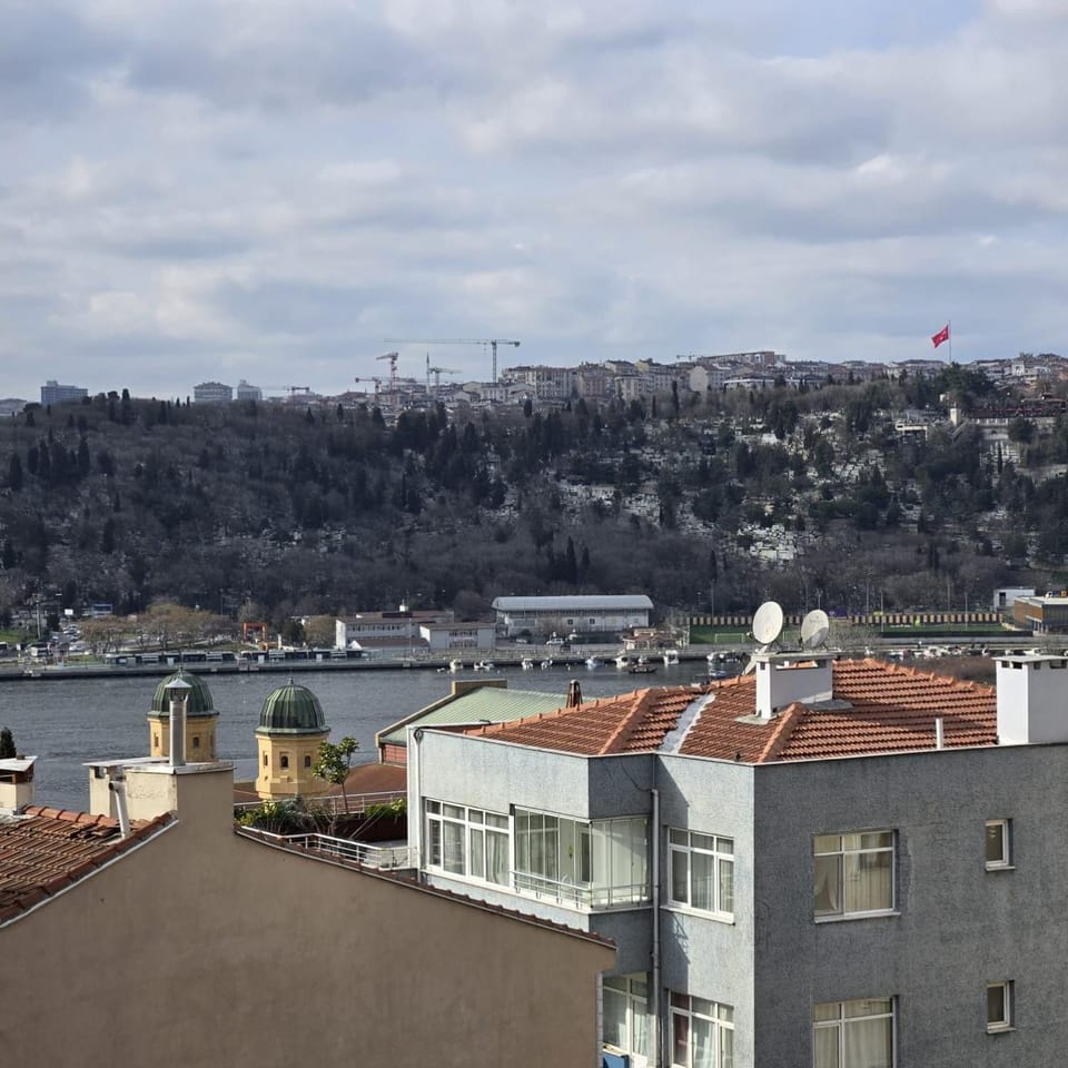 View (from property/room), View (from property/room), Balcony/Terrace, Lake view, River view