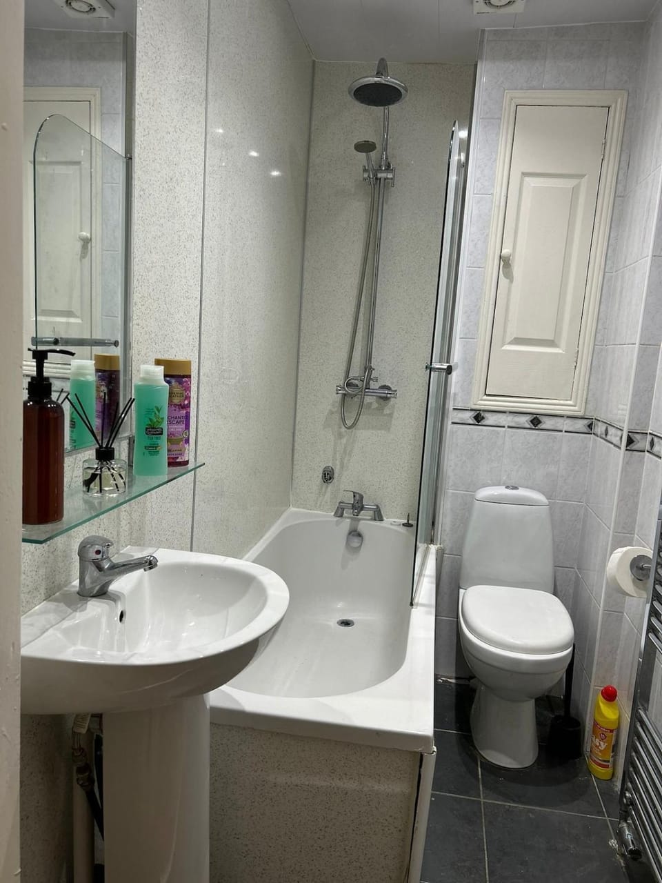 VS-Entire Flat-Central Scotland-Falkirk, Self-Check-in , Pet-friendly with Parking Apartment in Falkirk