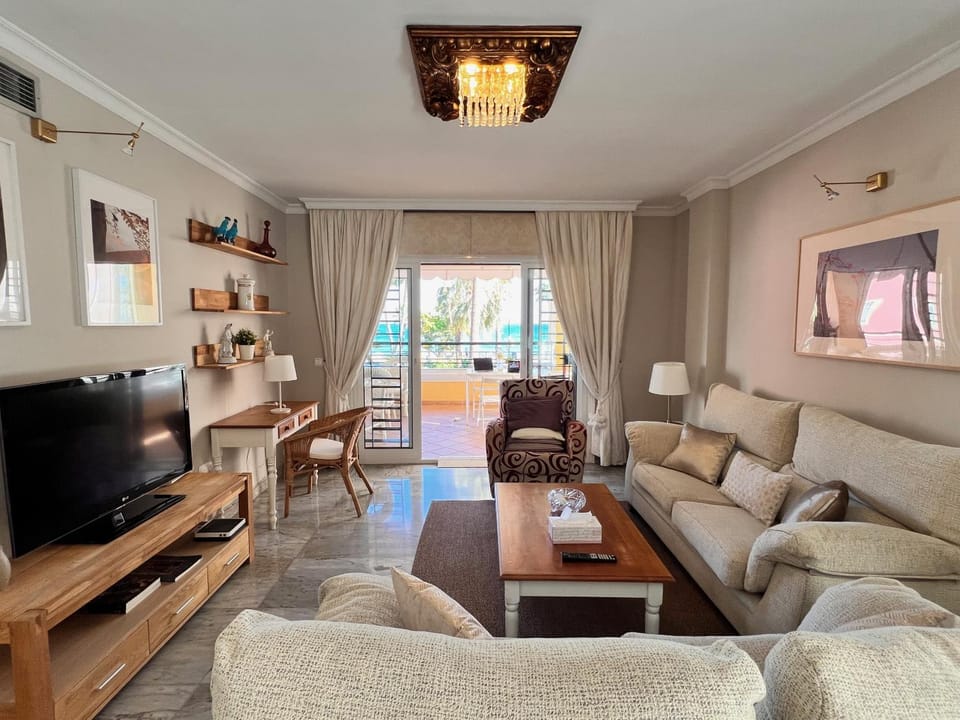 Communal lounge/ TV room, TV and multimedia, Living room, Seating area