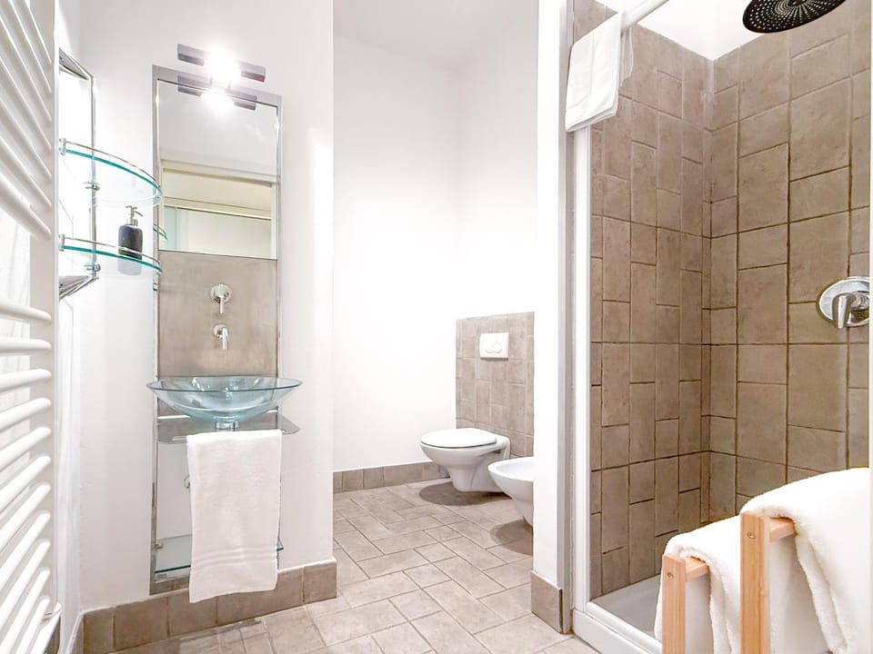 Shower, Toilet, Bathroom, bidet, towels