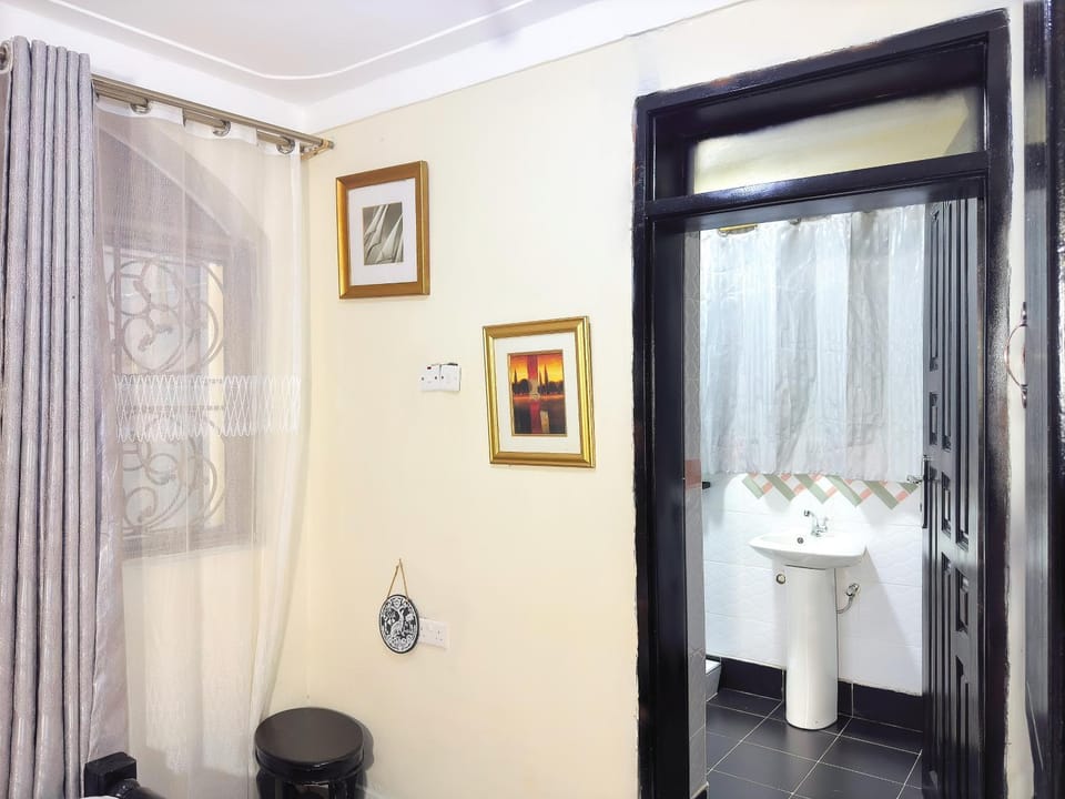 JM Furnished Kampala Entebbe Rd E Apartment in Kampala
