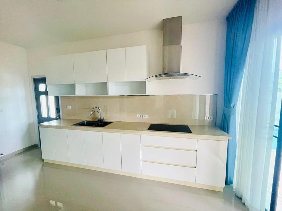 Kitchen or kitchenette, pet friendly, stove