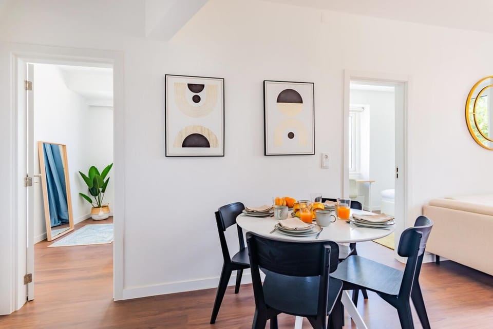 2BR Cardiff Apartment with Balcony Apartment in Lisbon