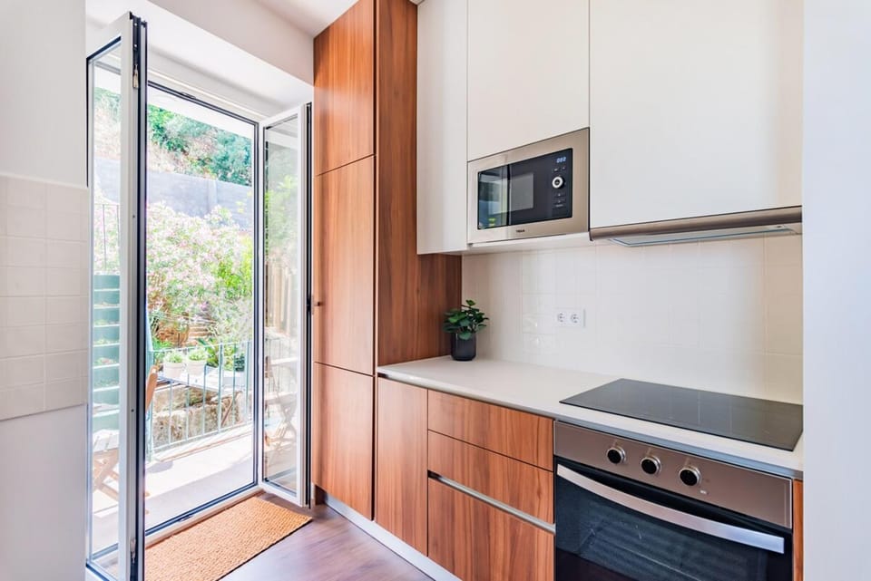 2BR Cardiff Apartment with Balcony Apartment in Lisbon