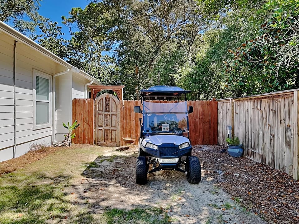 Property building, Neighbourhood, Natural landscape, Parking