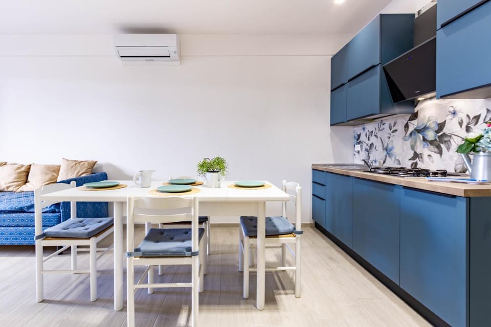 Living room, Dining area, air conditioner