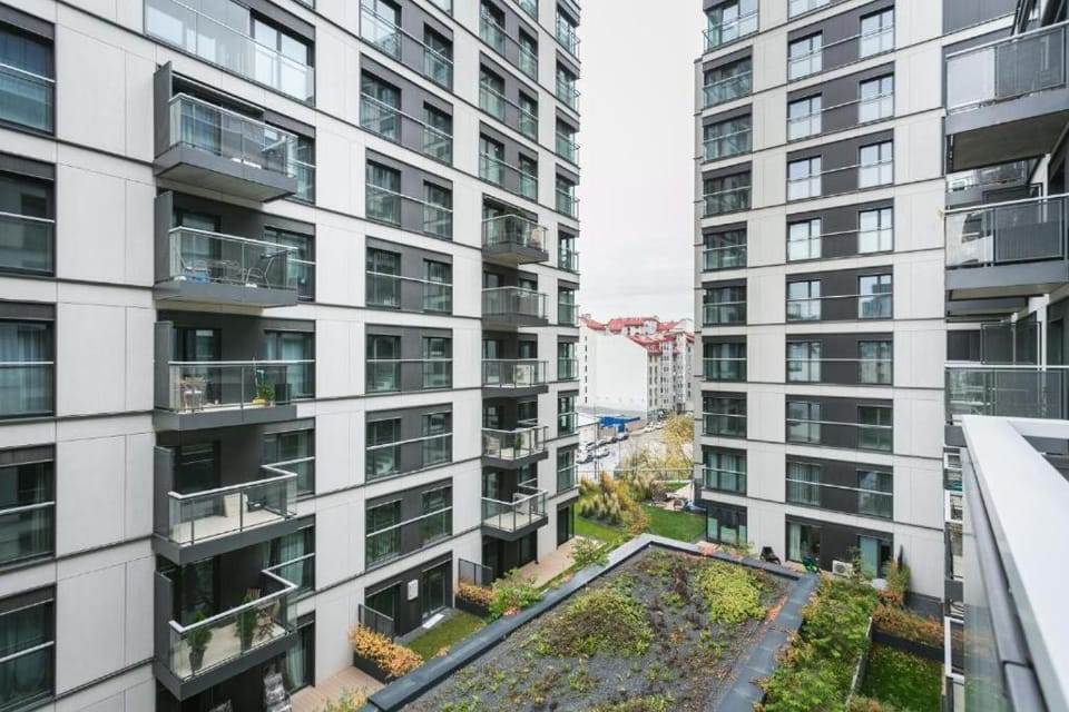 Property building, Spring, Day, Garden, City view, Garden view, Location