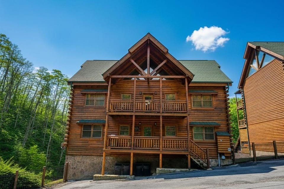 Smoky Mountain Cinema Showtime in the Smokies Chalet in Pigeon Forge