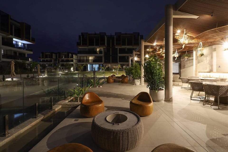 Restaurant/places to eat, Swimming pool