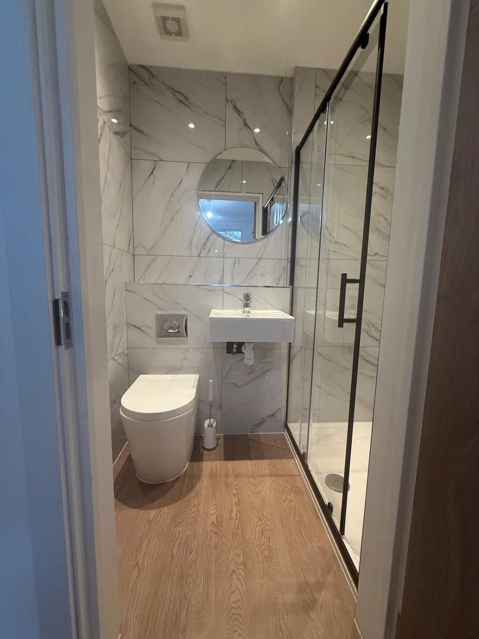 Shower, Toilet