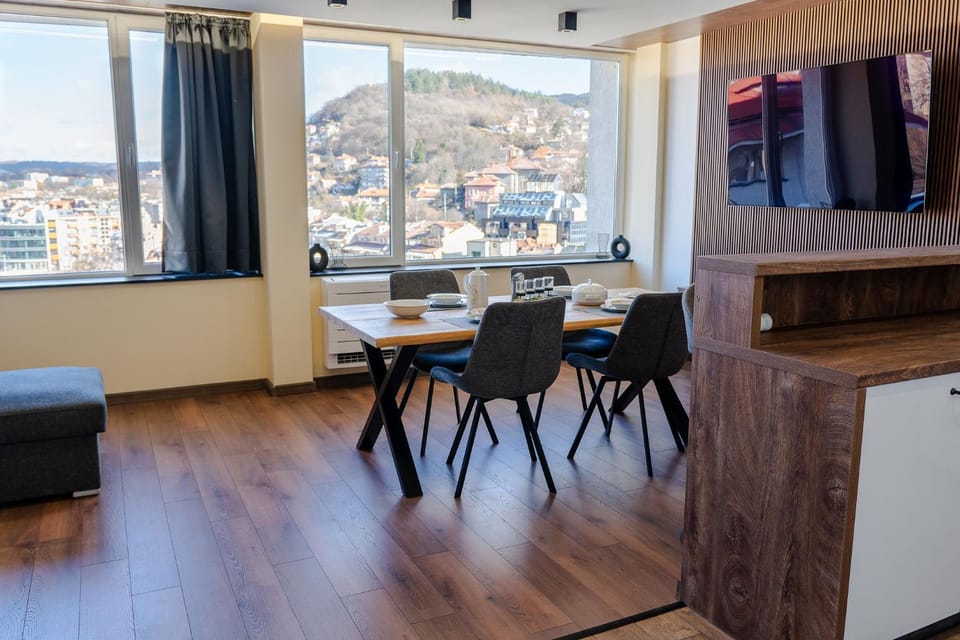 Kitchen or kitchenette, Living room, Dining area, Mountain view