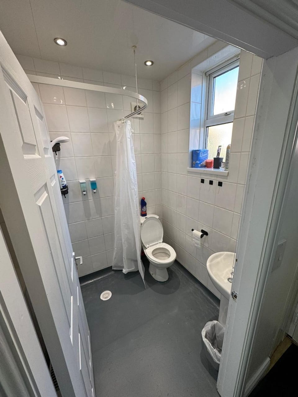 Shower, Toilet, Bathroom, towels