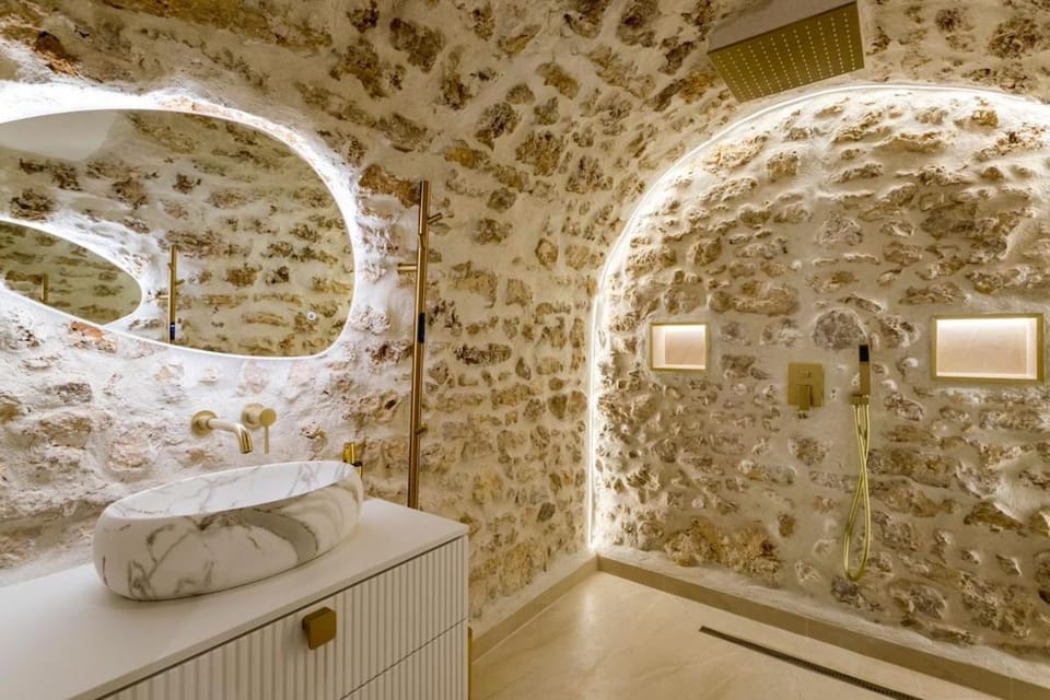 B1 Beautiful, Luxury Near Eiffel Tower Sleeps AC Apartment in Paris