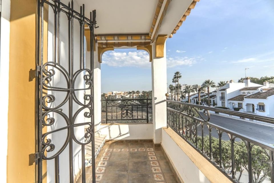 Bright & Spacious 2 Bedroom apartment Villamartin Apartment in Vega Baja del Segura