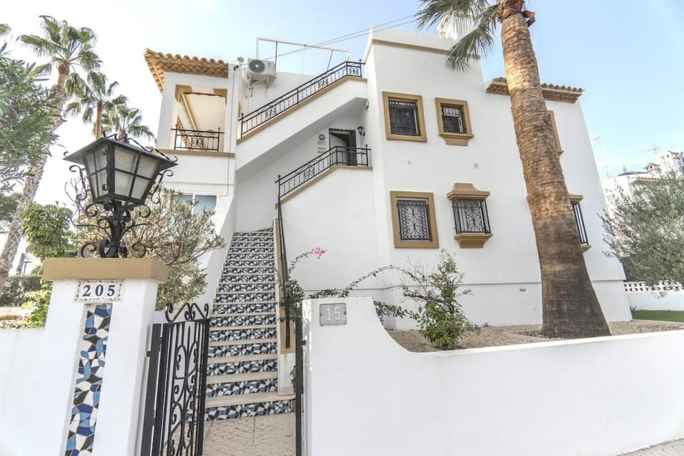 Bright & Spacious 2 Bedroom apartment Villamartin Apartment in Vega Baja del Segura