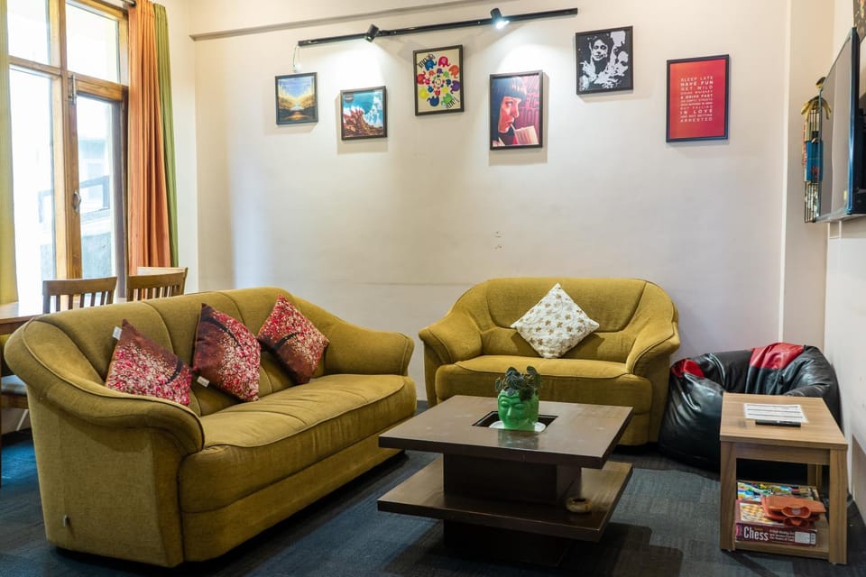 2 BHK Valley View Residence Apartment hotel in Shimla