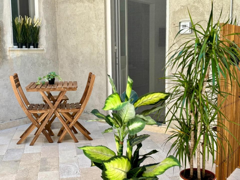 Patio, Decorative detail, Floor plan