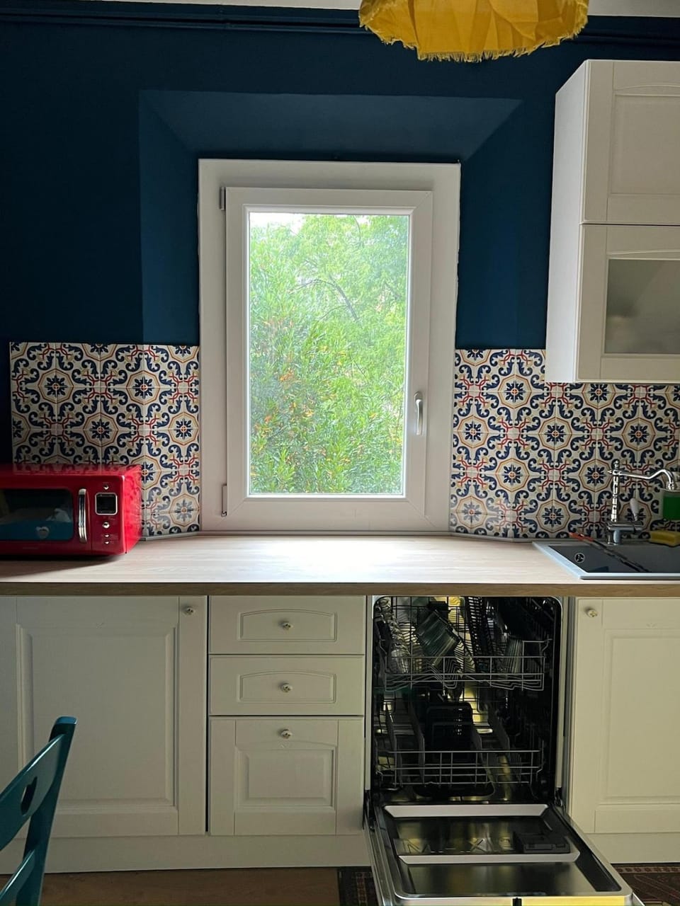 Kitchen or kitchenette, dishwasher