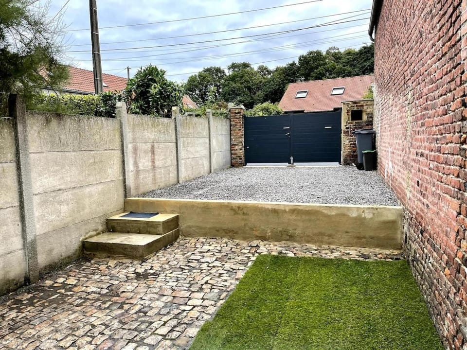 Garden, Parking