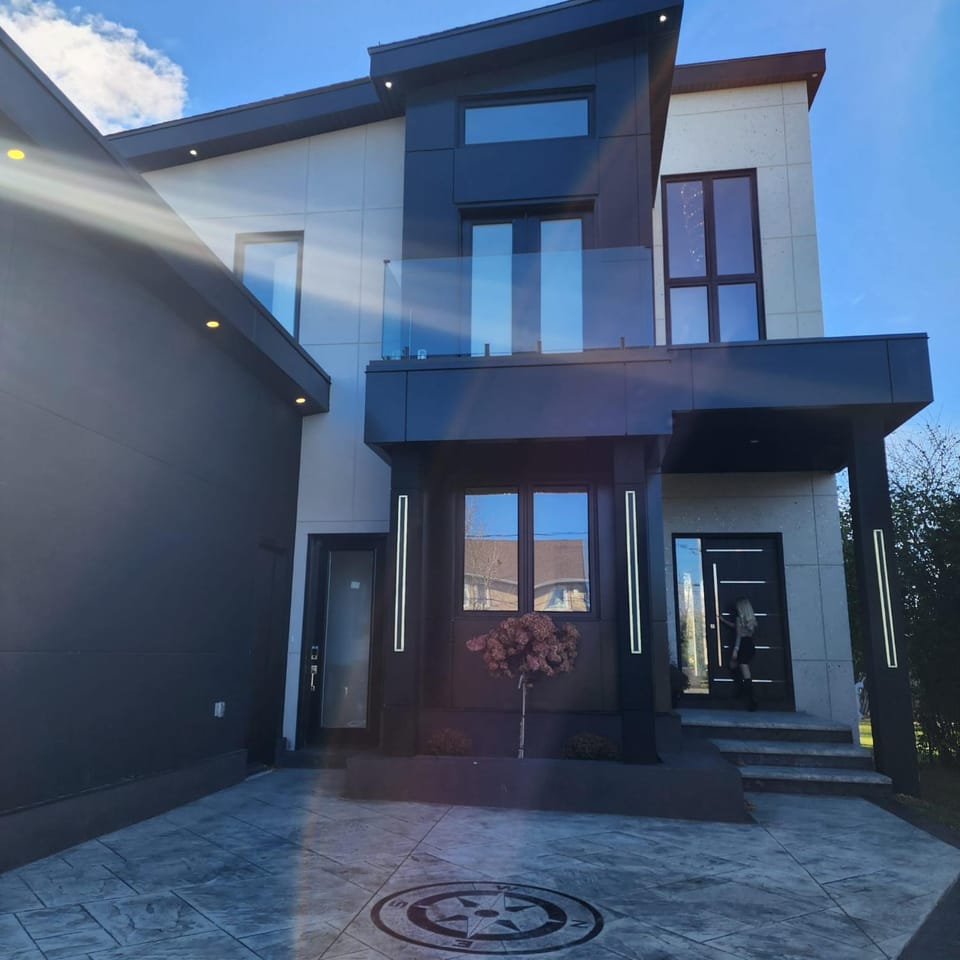 The Lake House House in Georgina