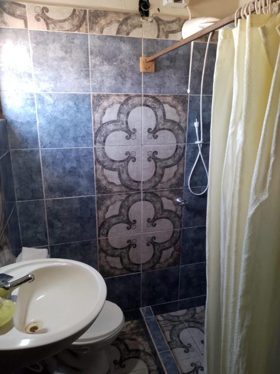 Shower, Bathroom, towels