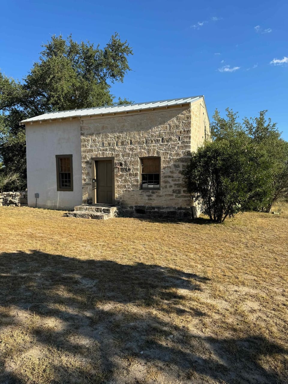 Spacious Group Retreat 3 Units Close to Wineries House in Rio Grande