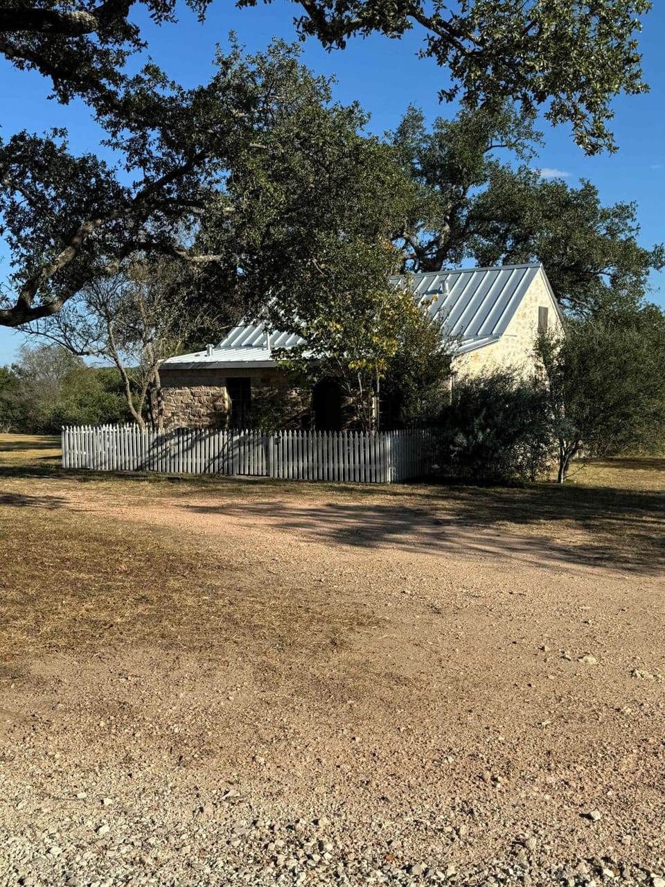 Spacious Group Retreat 3 Units Close to Wineries House in Rio Grande