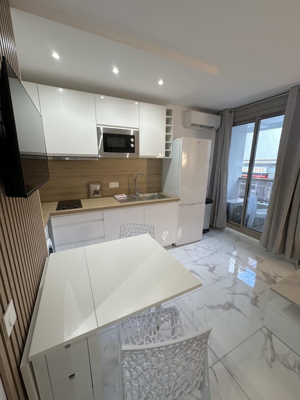 Kitchen or kitchenette