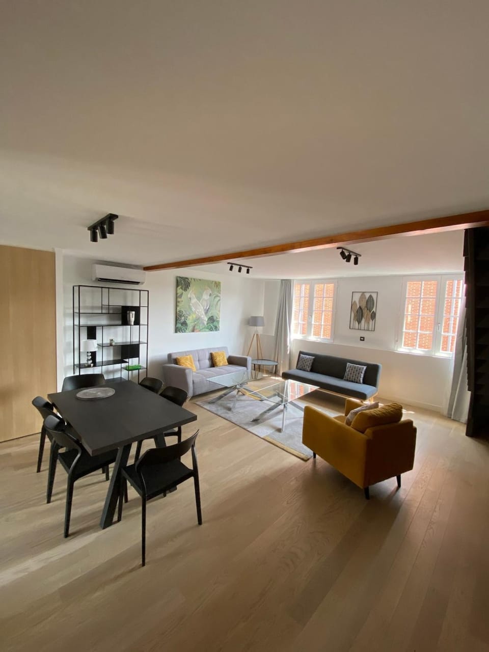 Seating area, Dining area