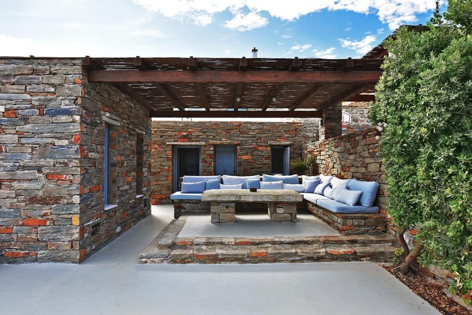 Property building, Patio, Balcony/Terrace, Seating area