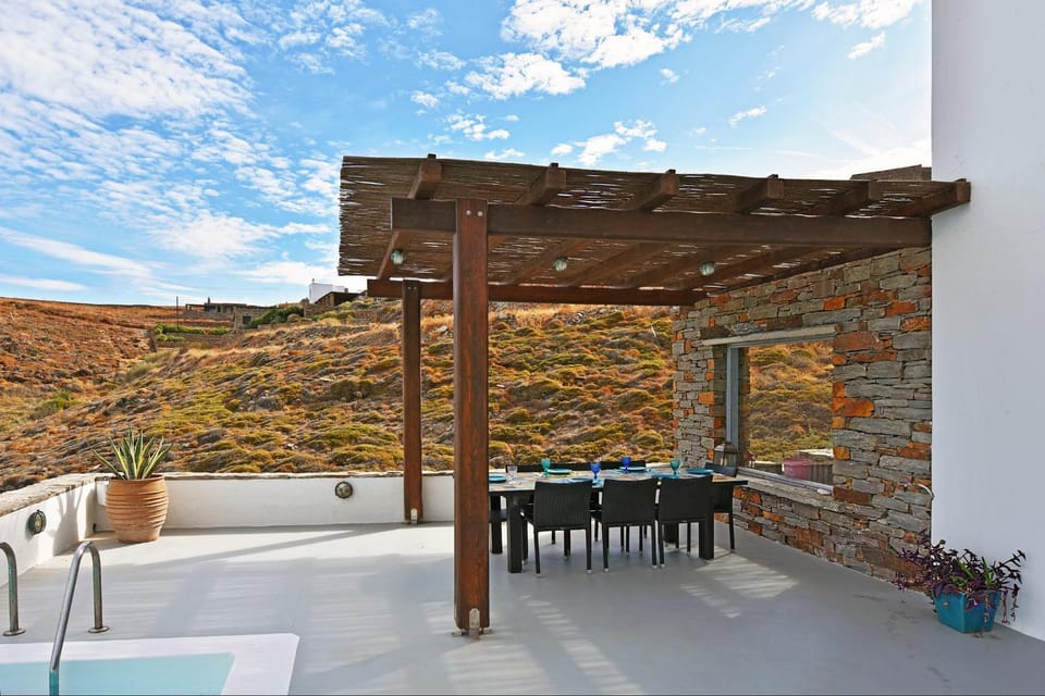 View (from property/room), Balcony/Terrace, Dining area